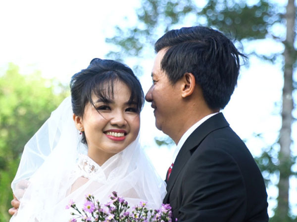 20 cặp đôi y, bác sĩ nghẹn ngào chuẩn bị cho lễ cưới tập thể đặc biệt nhất