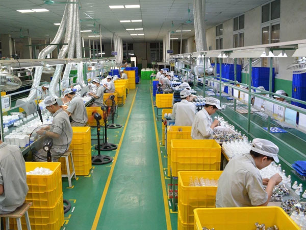 Xăng dầu tăng giá khiến người dân và doanh nghiệp khốn đốn