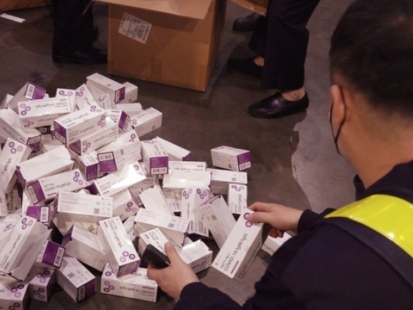 Bắt giữ hơn 85.000 test nhanh Covid-19 nhập lậu từ Hàn Quốc