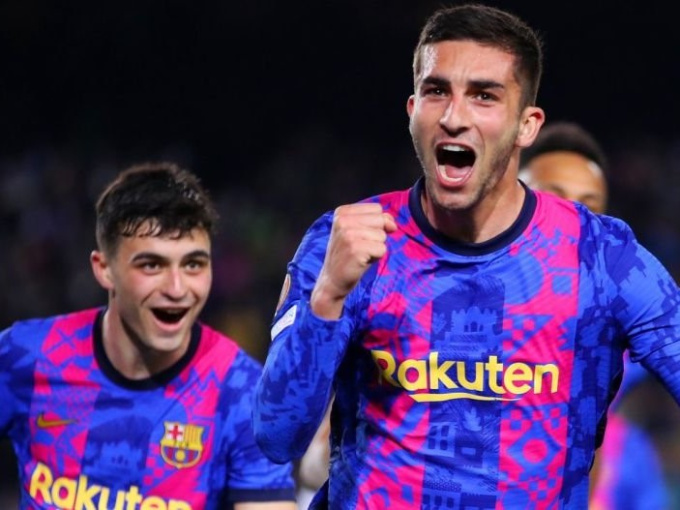 Barca không kịp chuẩn bị, Ferran Torres mặc áo fake đá Europa League?