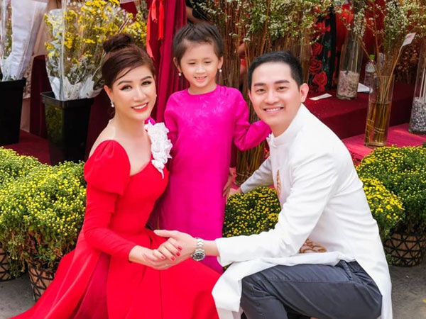 Bằng tuổi, sinh nhật chỉ cách nhau 1 ngày, Trang Trần và ông xã hạnh phúc nhắn nhủ lời ngọt ngào cho nhau: 'Sắp bốn chục rồi, về một nhà thôi'