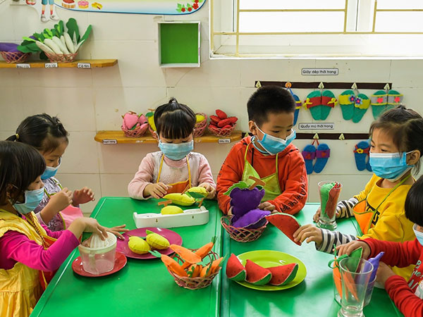 Hà Nội cho trẻ mầm non đến trường từ đầu tháng 3