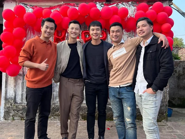 Doãn Quốc Đam, Phùng Đức Hiếu và dàn sao 'Phố trong làng' gửi lời tri ân xúc động đến khán giả