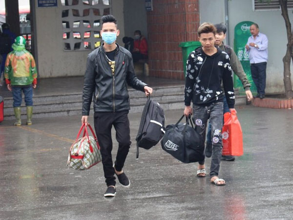 Một trường đại học thông báo tiếp tục học online trước ngày đi học lại, sinh viên choáng vì vừa cọc nhà