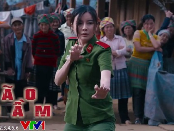 Bão ngầm tập 1: Nữ chính tay không hạ gục tên tội phạm điên loạn, nghẹt thở với cảnh 'anh hùng cứu mỹ nhân'