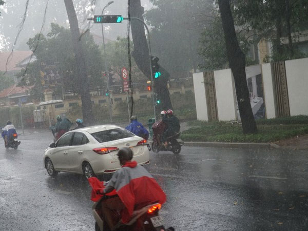 TP HCM xuất hiện mưa dông cục bộ