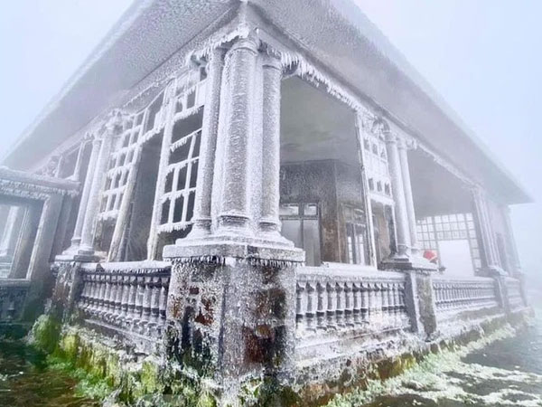 Băng tuyết đã tan trên đỉnh Mẫu Sơn