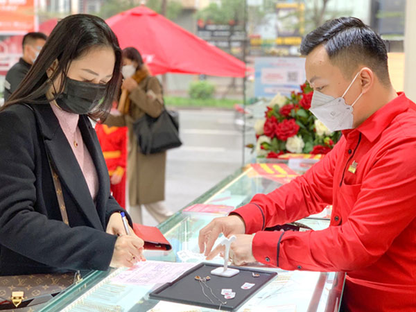 Giá vàng hôm nay 22/2: Tăng vọt lên sát 63,5 triệu đồng/lượng