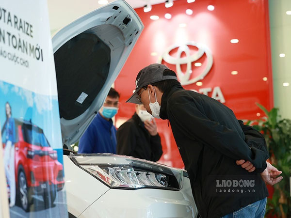 Mua xe ô tô trong năm 2022 có được hưởng mức thuế VAT 8%?