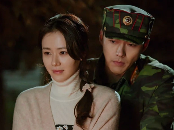 Hiệu ứng Hyun Bin - Son Ye Jin giúp 'Hạ cánh nơi anh' hot rần rần chỉ sau Squid Game