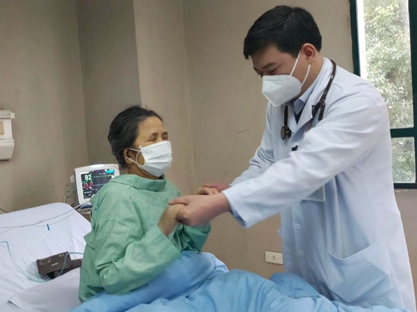 F0 bệnh nhẹ vẫn nguy kịch hậu Covid-19: Bác sĩ khuyến cáo những triệu chứng 'báo động đỏ' cần nhập viện ngay
