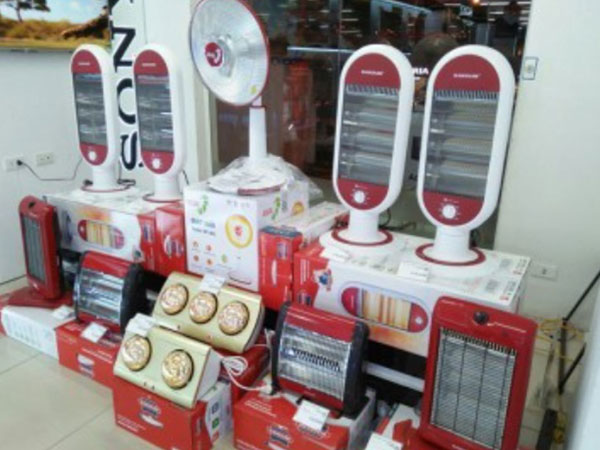 Rét kỷ lục 40 năm qua, máy sưởi giảm giá, cháy hàng