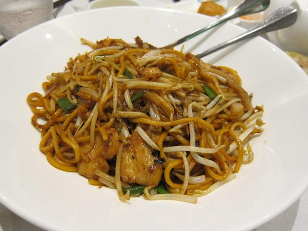 Ăn cơm và mì thừa ở nhà hàng, thanh niên 19 tuổi nguy kịch phải cắt bỏ chân, ngón tay