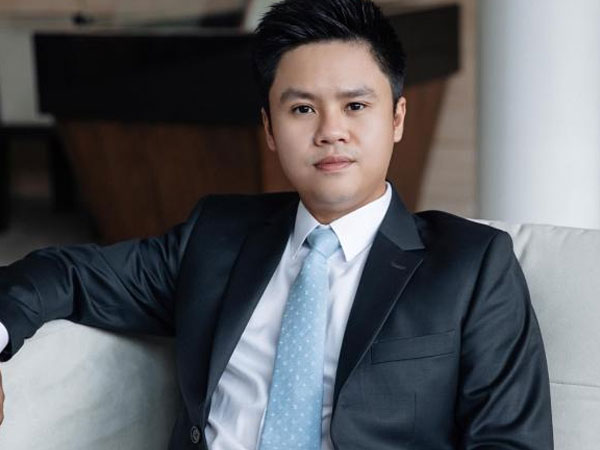 Phan Thành đăng ảnh nét căng nhân ngày đẹp, dân mạng phát hiện chi tiết thay đổi của chàng thiếu gia sau khi lấy vợ
