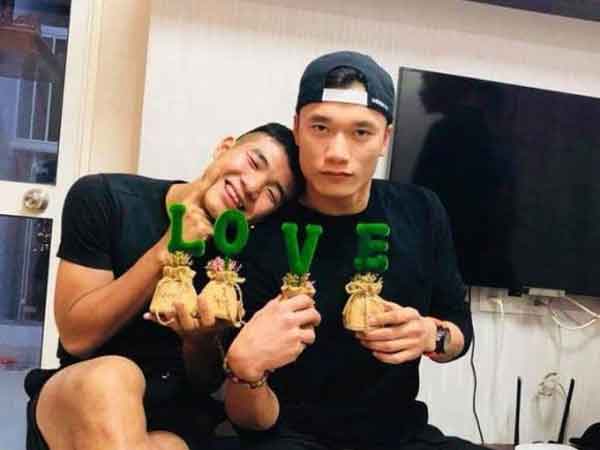 Vợ Hà Đức Chinh chia sẻ sau đám cưới, thủ môn Bùi Tiến Dũng vào chúc mừng và hứa 'nhận nuôi' con đồng nghiệp