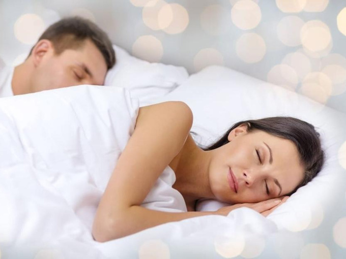 Cưới nhau xong chồng vẫn không chịu chung giường, vợ gặng hỏi thì cay đắng nhận ra sự thật