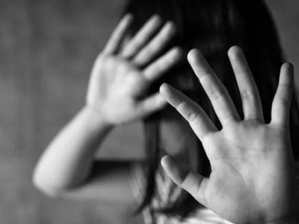 Xâm hại, dọa giết con riêng của vợ 'hờ'
