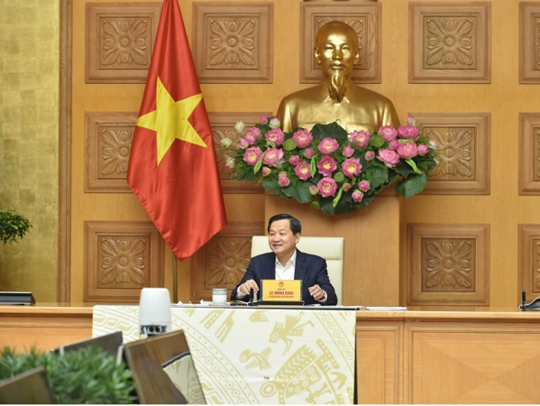 Phó Thủ tướng: Thông tin về giá xăng dầu còn chưa nhất quán