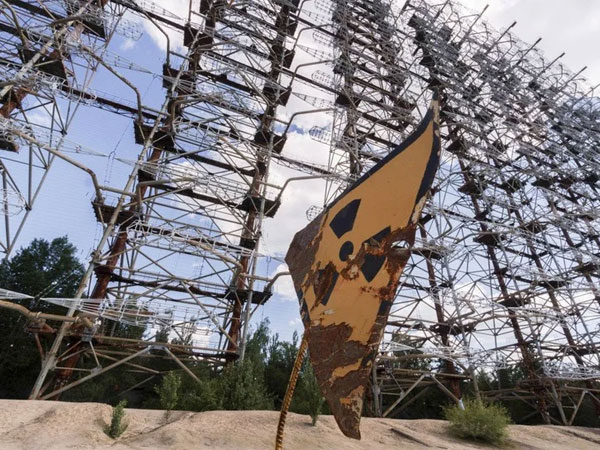 Nga chiếm nhà máy hạt nhân Chernobyl, Tổng thống Ukraine ký lệnh tổng động viên