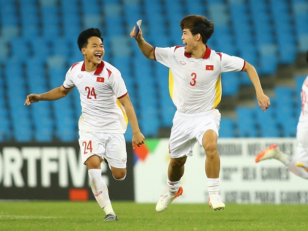 HLV Đinh Thế Nam: 'Trận thắng này tôn vinh tinh thần các cầu thủ U23 Việt Nam'