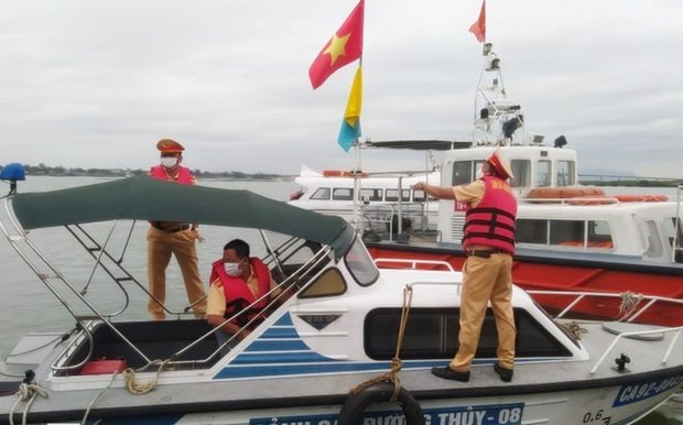 Thủ tướng yêu cầu xử nghiêm vi phạm trong vụ chìm ca nô 13 người tử vong