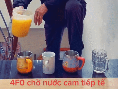 Cười xỉu với cảnh tượng 4 F0 'xếp hàng' chờ nước cam tiếp tế của bố