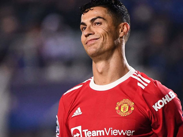 Ronaldo úp mở rời MU, chơi bóng đến ngoài 40 tuổi