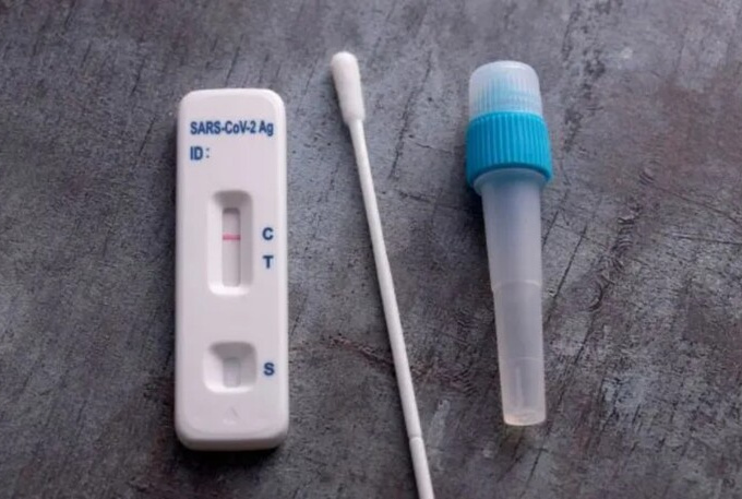 Vì sao có người ở chung nhà, tiếp xúc với F0 nhưng không bị lây nhiễm?