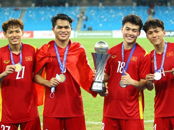 Sao trẻ HAGL lập siêu phẩm đánh đầu, U23 Việt Nam hạ đẹp Thái Lan để đăng quang đầy xứng đáng