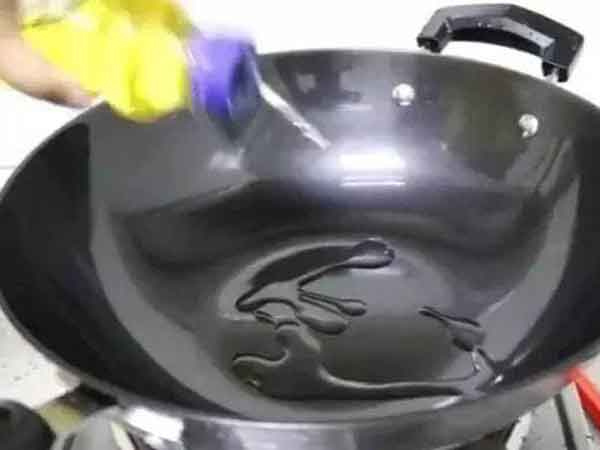 Hôm nay mới biết, khi mua một cái chảo mới cần 'làm một thao tác' trước khi sử dụng! Chảo dùng 20 năm cũng không bị dính và không bị gỉ