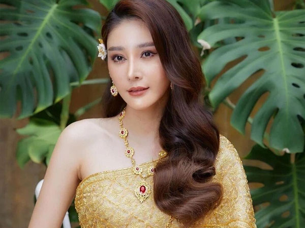 Nữ diễn viên Chiếc lá cuốn bay bị ép đi tiếp khách đại gia, chống cự dẫn đến bị rớt xuống sông?