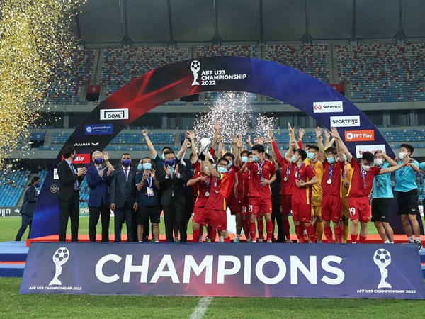 U23 Việt Nam quẩy bừng, hát vang bài ca chiến thắng sau khi vô địch giải Đông Nam Á