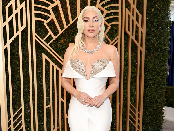 SAG Awards: Lady Gaga cùng dàn sao khoe vòng 1 táo bạo trên thảm đỏ