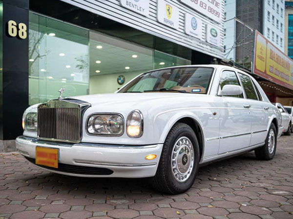 Xế cổ hàng hiếm Rolls-Royce 23 năm tuổi giá hơn 8 tỷ tại Hà Nội