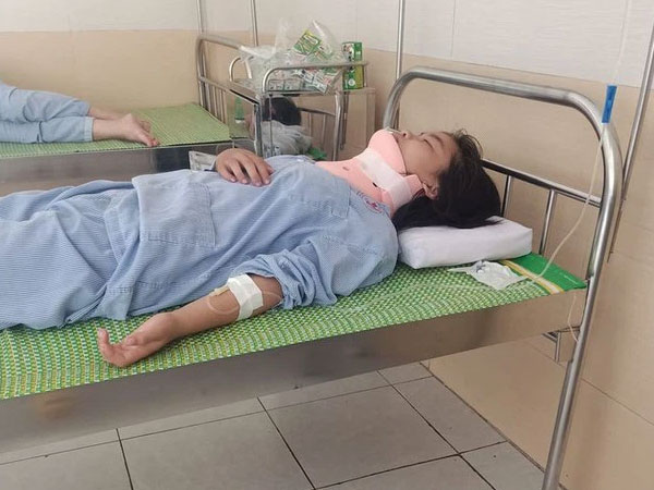 Nữ sinh lớp 9 bị mẹ của bạn đánh nhập viện