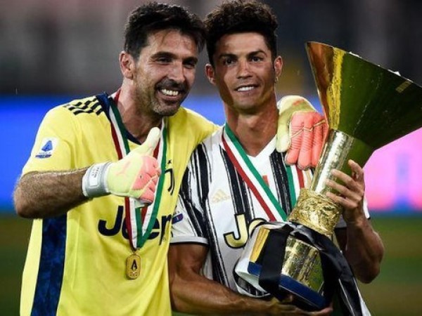 Thủ thành Buffon tiếp tục thi đấu đến năm 46 tuổi