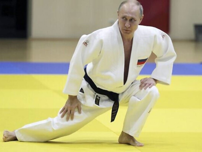 Nga cảnh báo tấn công các cơ sở ở Kiev, ông Putin bị tước đai đen Taekwondo