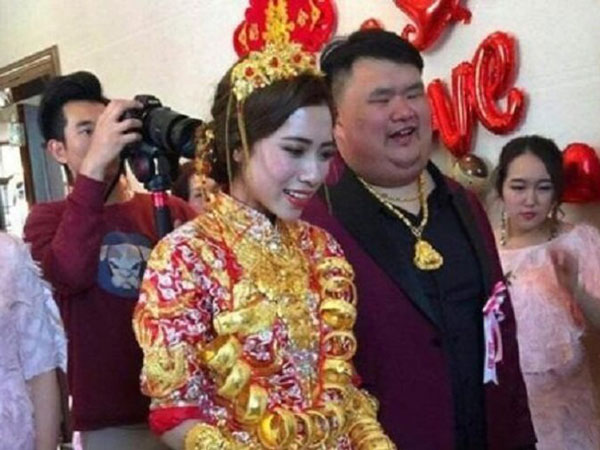 Chê chồng không xứng nhất quyết ly hôn, 1 năm sau vợ cũ 'sốc nặng' khi thấy mặt cô dâu mới của chồng