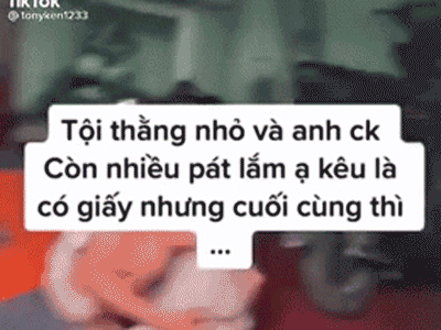 Hí hửng đưa con đến đón vợ đang ly thân đi ăn định làm hòa, chồng chết lặng khi chứng kiến khung cảnh trong phòng trọ