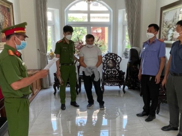 Bắt nguyên Tổng Giám đốc Cty Cổ phần kinh doanh nhà Phước Thái