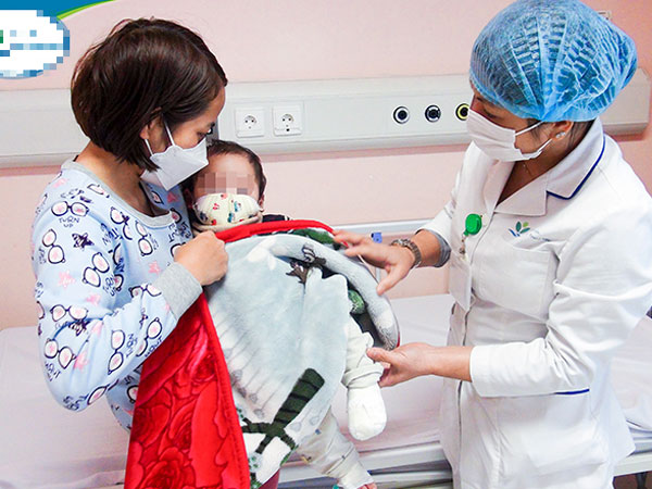 Xông hơi phòng Covid-19, bé 6 tháng tuổi bị bỏng nặng, nhiễm trùng máu
