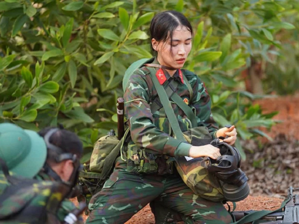 Hòa Minzy hé lộ da xấu xí, nổi đầy mụn khi quay Sao Nhập Ngũ, Đức Phúc vào nói câu hút luôn 3,5 ngàn like