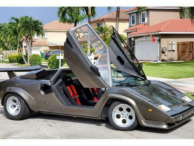 Lamborghini Countach tự chế 17 năm đang đấu giá từ hơn 2 tỷ đồng