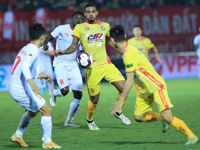Hải Phòng hoà tiếc nuối Thanh Hoá, giữ ngôi đầu bảng