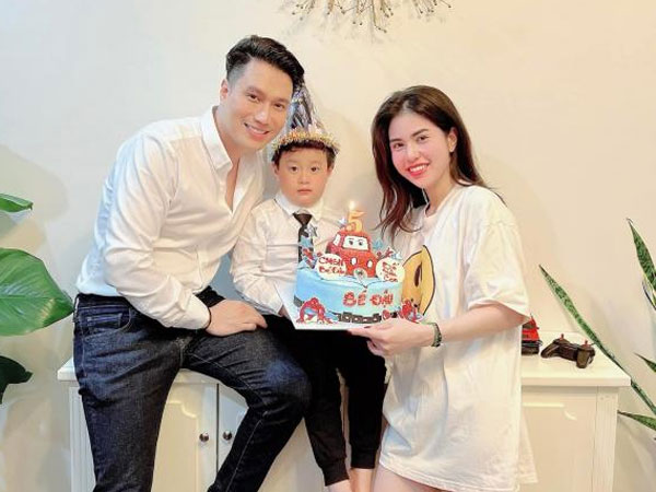 Việt Anh hội ngộ cùng vợ cũ mừng sinh nhật con trai tròn 5 tuổi: 'Con không bao giờ cảm thấy lạc lõng hay cô đơn'
