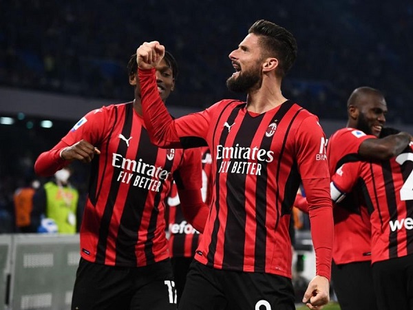 Giroud đưa Milan trở lại ngôi đầu bảng