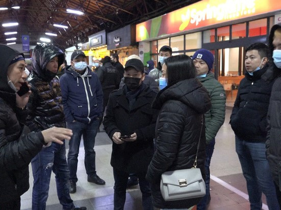 Không yêu cầu xét nghiệm Covid-19 với bà con người Việt từ Ukraine về nước