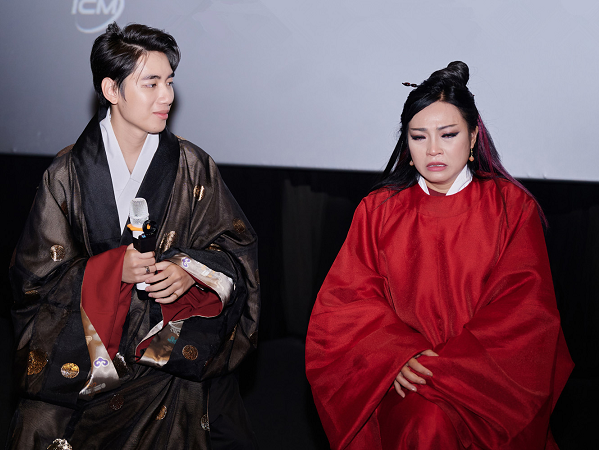 K-ICM đưa mẹ nuôi Phương Thanh trở lại showbiz, nữ ca sĩ khóc nức nở xem lại MV mới