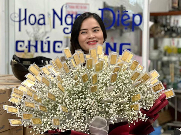 Tình tiết bất ngờ vụ bó hoa đính 100 cây vàng gây xôn xao ở Cần Thơ