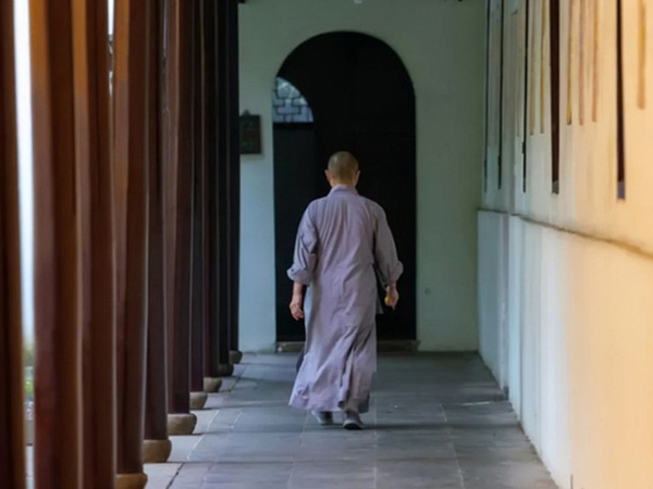 Người phụ nữ xuất gia tu hành chỉ sau 5 ngày kết hôn